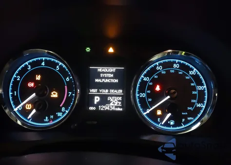 2018 Toyota Corolla Le z USA, uszkodzony, nr VIN 5YFBURHE8JP854968